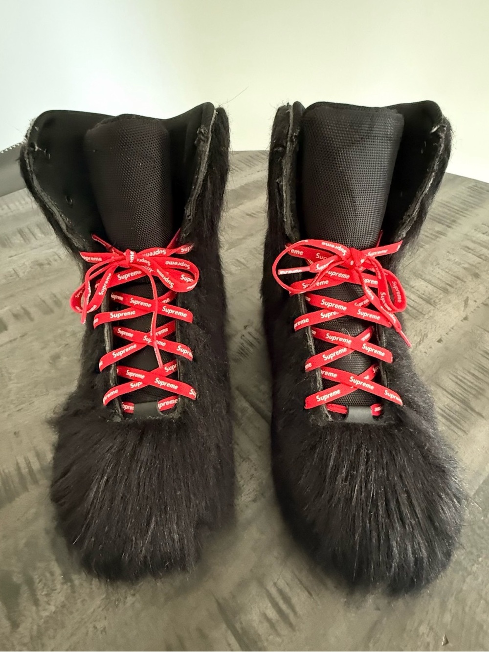 VINTAGE/ Black Faux Fur Men's Boots with Red Logo Laces decoration